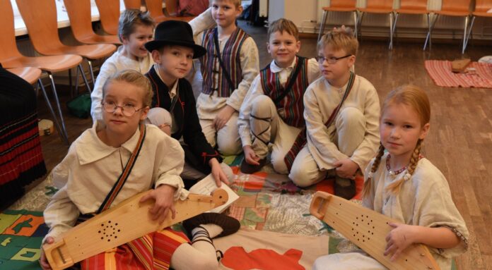 unipiha kooli lapsed tiigi seltsimajas