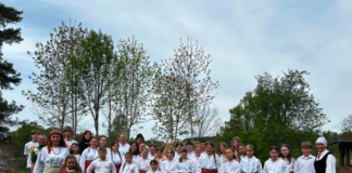 Unipiha Folk 2026 täitis kooliõue laulu ja pärimusmuusikaga